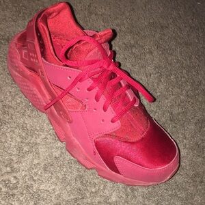 Nike Air Huarache Run "Triple Red"